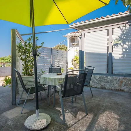 House Kala 펜션 브로다리카