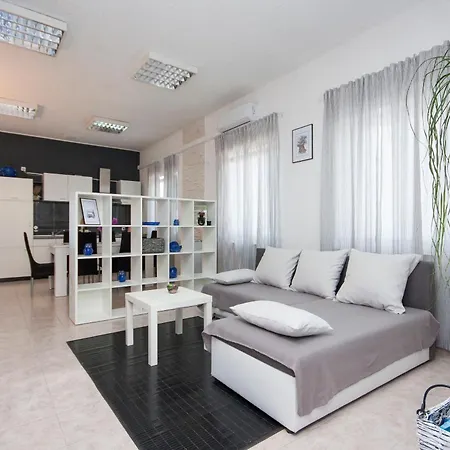 House Kala * Brodarica