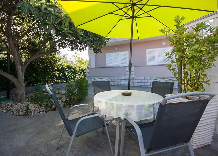 House Kala 펜션 브로다리카